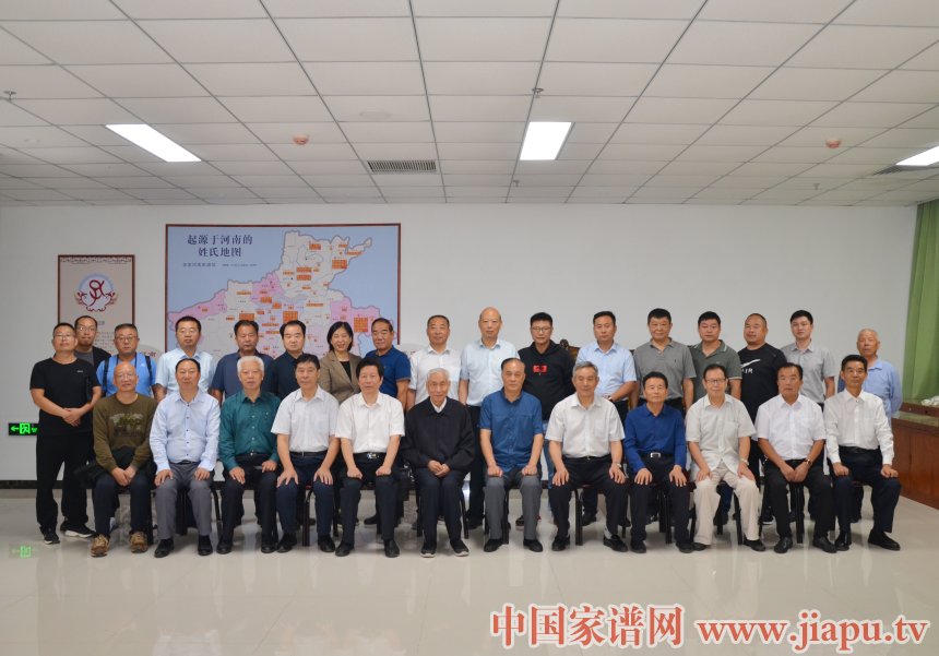 中华袁氏馆开馆仪式暨袁姓文化座谈会在郑州举行 (3).jpg