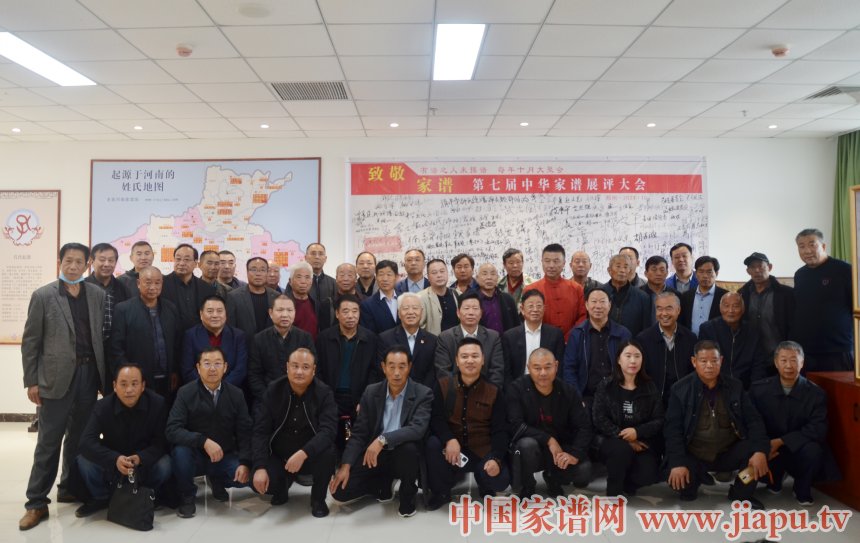 与会嘉宾合影留念.jpg