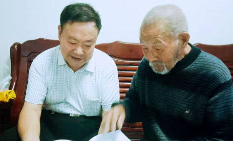 马姓委员会会长马武举到马汉章家看望